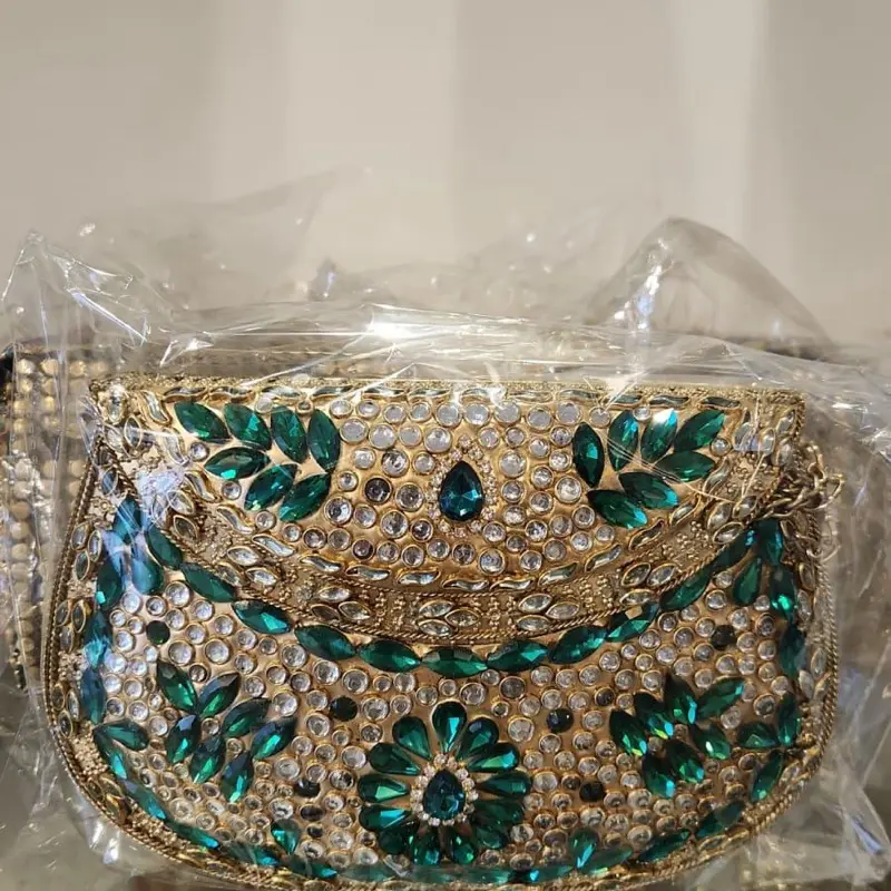 Metal clutch