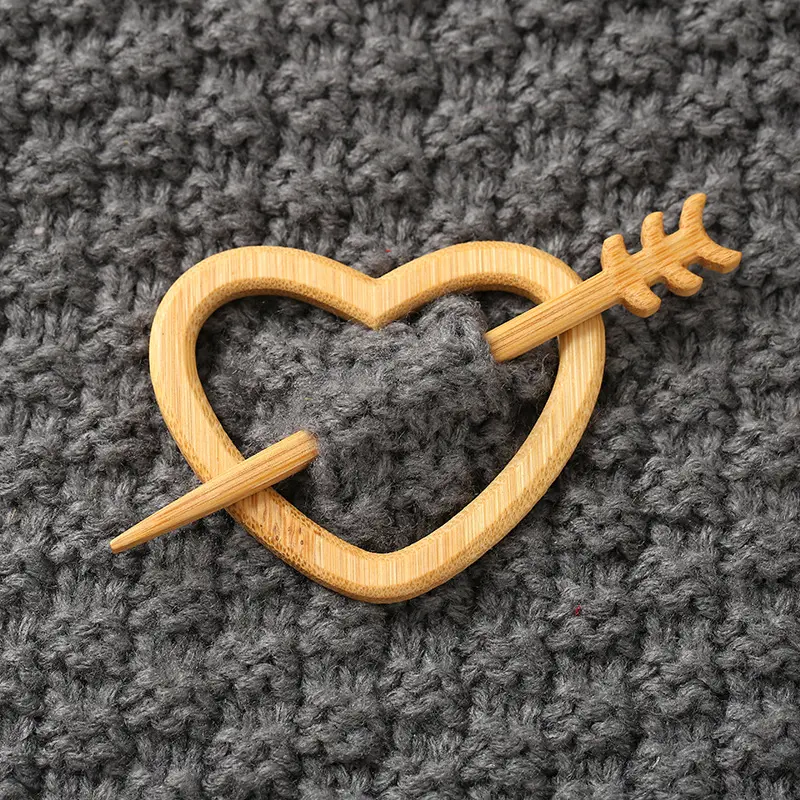 Handmade Wooden Carving Cute Animal Pattern Brooch Gift for Friends, Family, Lovers, Sweater Special Decoration Brooch, Simple High Quality Anniversary Gifts