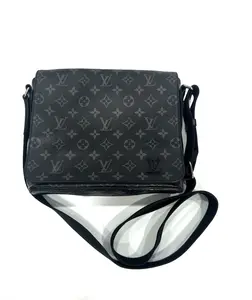 Pre-owned Louis Vuitton Men’s Black Monogram Eclipse Canvas Messenger Bag D0066