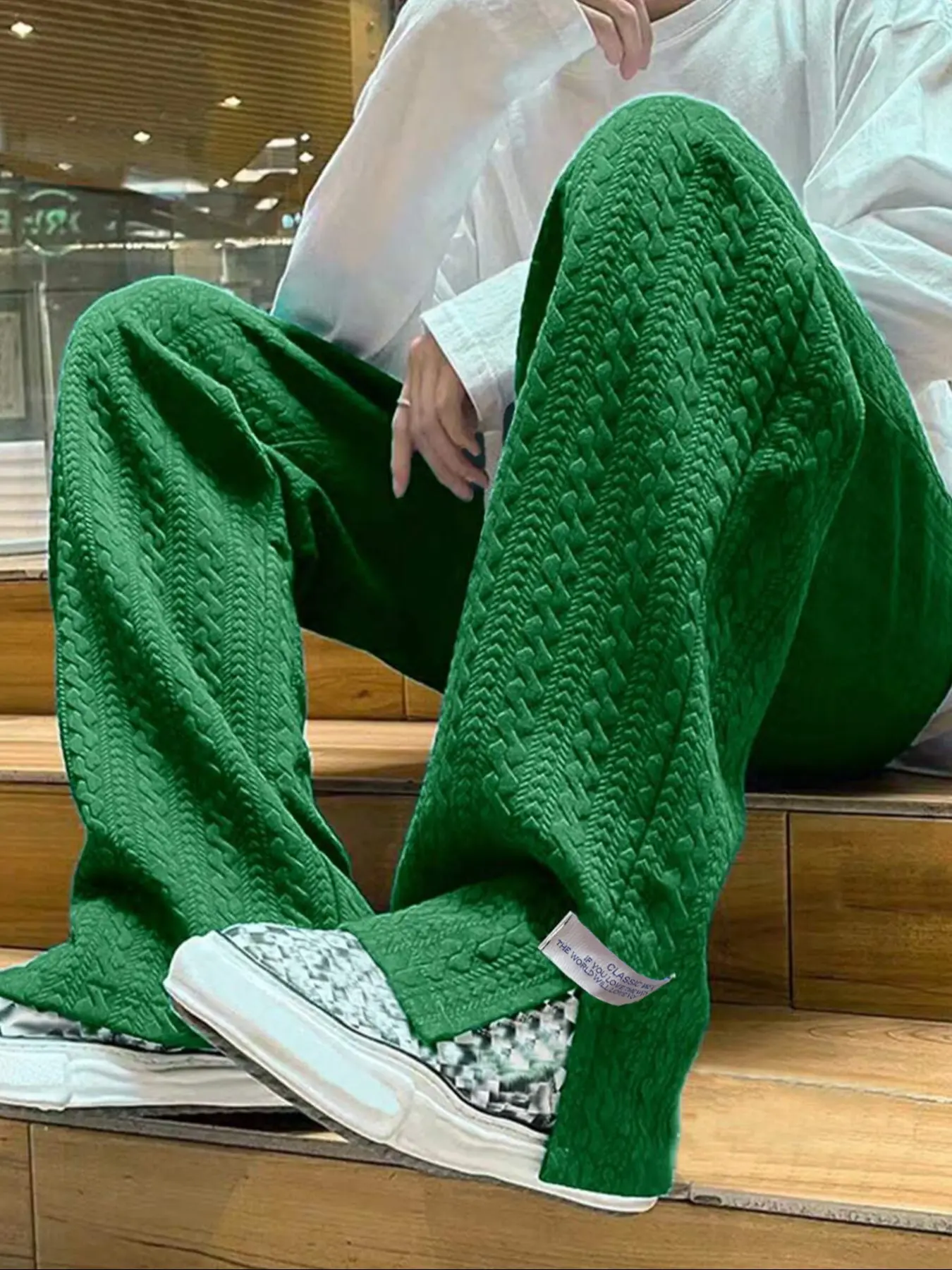 Men's Minimalist Letter Patched Sweatpants with Split Hem Design, Casual Streetwear Pants, Loose-Fit, Textured Fabric, Drawstring Waist Bottoms