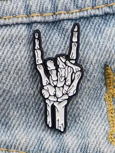 Skull Hand Gesture Pin, Vintage Punk Brooch, Halloween Atmosphere Accessory, Party Fashion Jewelry, All Season Wearable, Durable Metal Pins, Men Accessories
