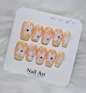 Peachy Daisy Nails