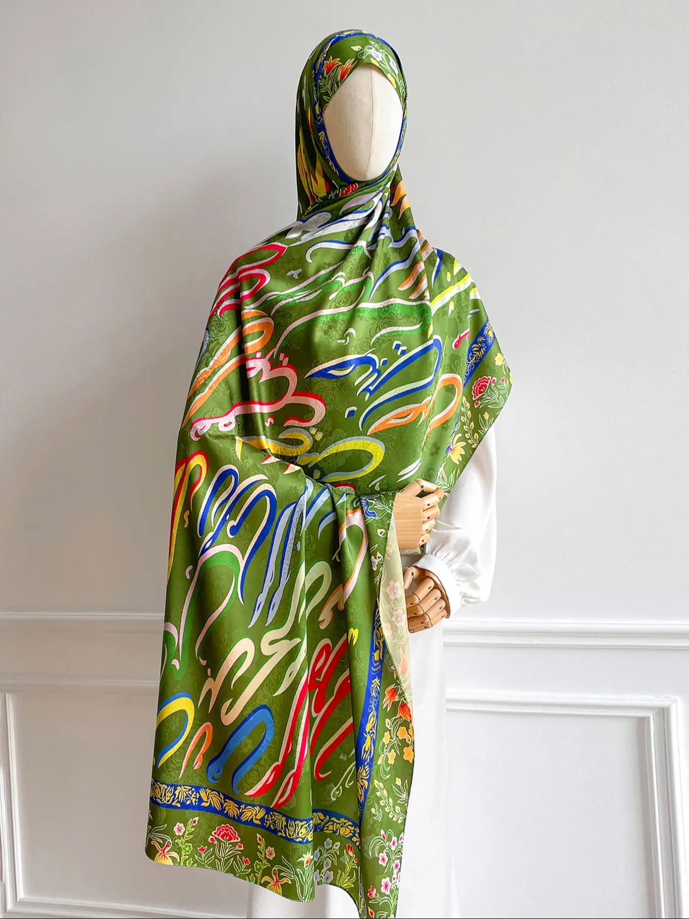 Women's Fashion Printed Graffiti Scarf, Reversible Jacquard Wrap, Stylish Headscarf for Ladies, Perfect Accessory for All Seasons Turban Hijab muslim hijab