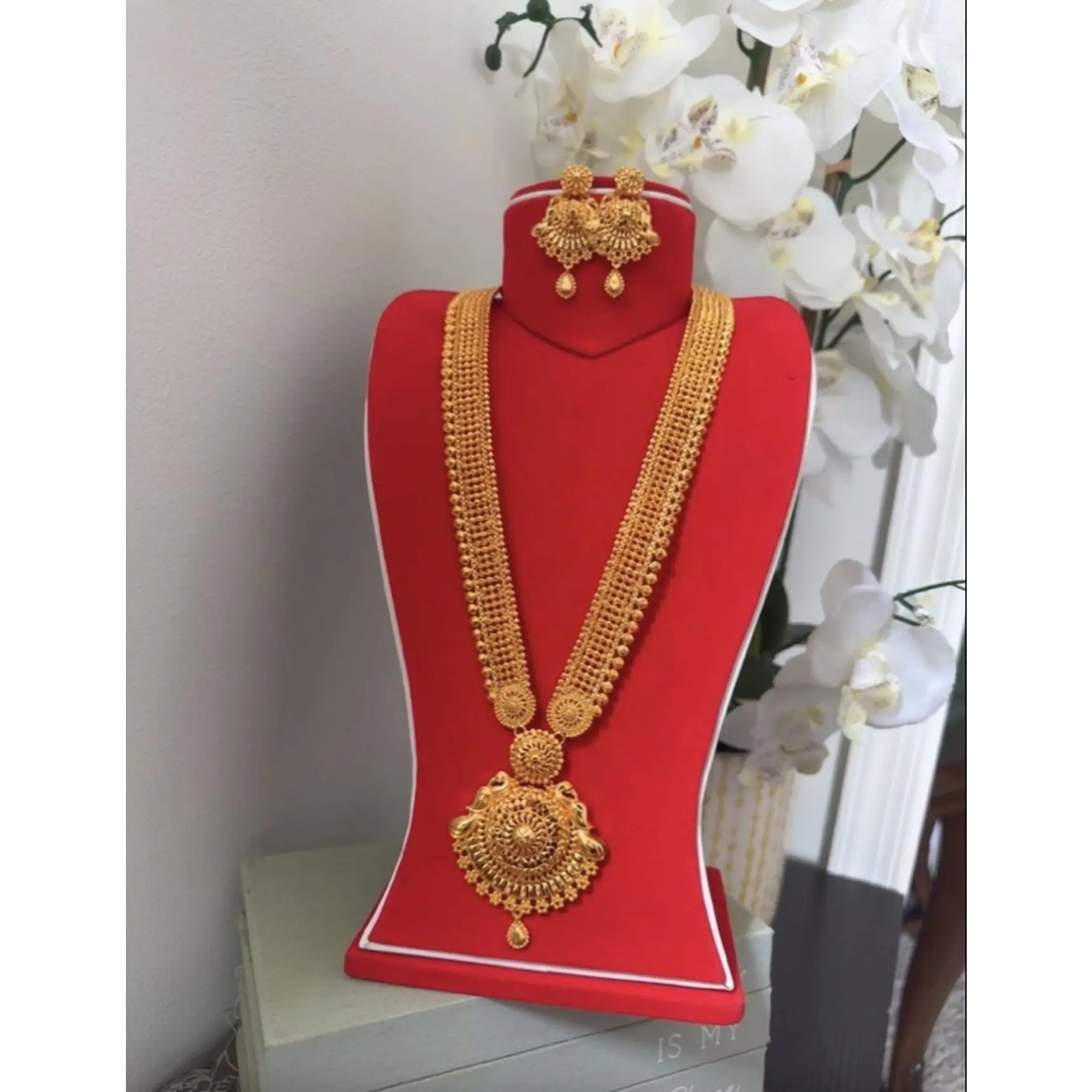 Gold Tone Ranihaar Necklace with Matching Earrings for Special Occasions - Elegant Jewelry Set