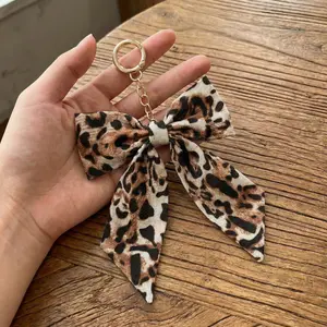 Leopard Print Bow Bag Charm – Cute Ribbon Keychain Pendant with Gold Clip, Aesthetic Purse Accessory for Women