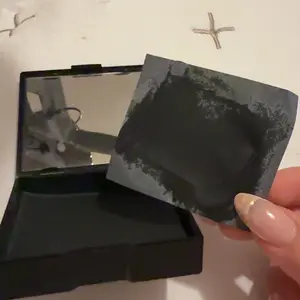 Product Review of CARSLAN Black Magnet Oil Blotting Setting Sheet With Powder More Control Oil Keep Fresh 2 IN 1 Blotting Sheet with Mirror Puff & Recyclable Case 450 Sheets 1 Box 2 Refills from r**z