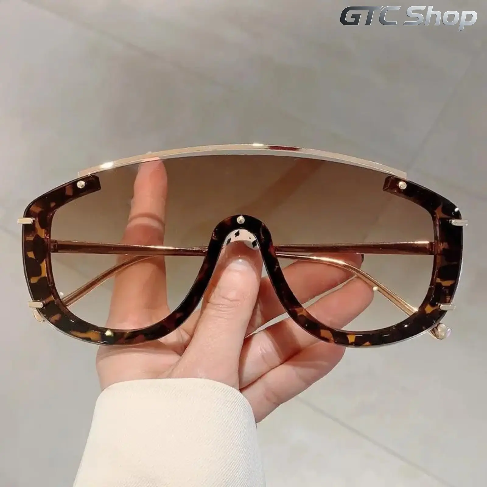 Futuristic Y2K Gradient Sunglasses for Women, Oversized Square UV Protection Shades, Lightweight Stylish Street Fashion Eyewear, Premium Outdoor Driving Accessory, Comes with Assorted Discs Finishing Kit