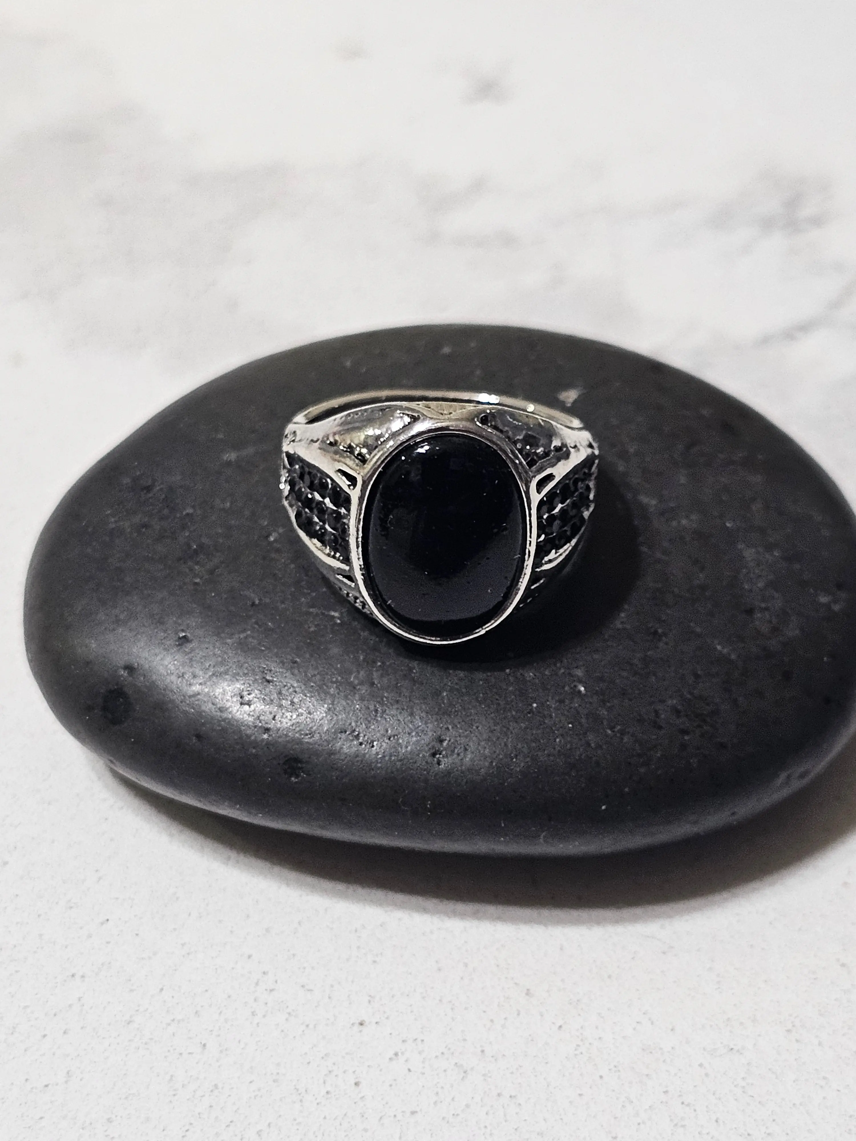 Classic Stone Stainless Steel Ring – Statement Ring with Black, White & Red Imitation Stone