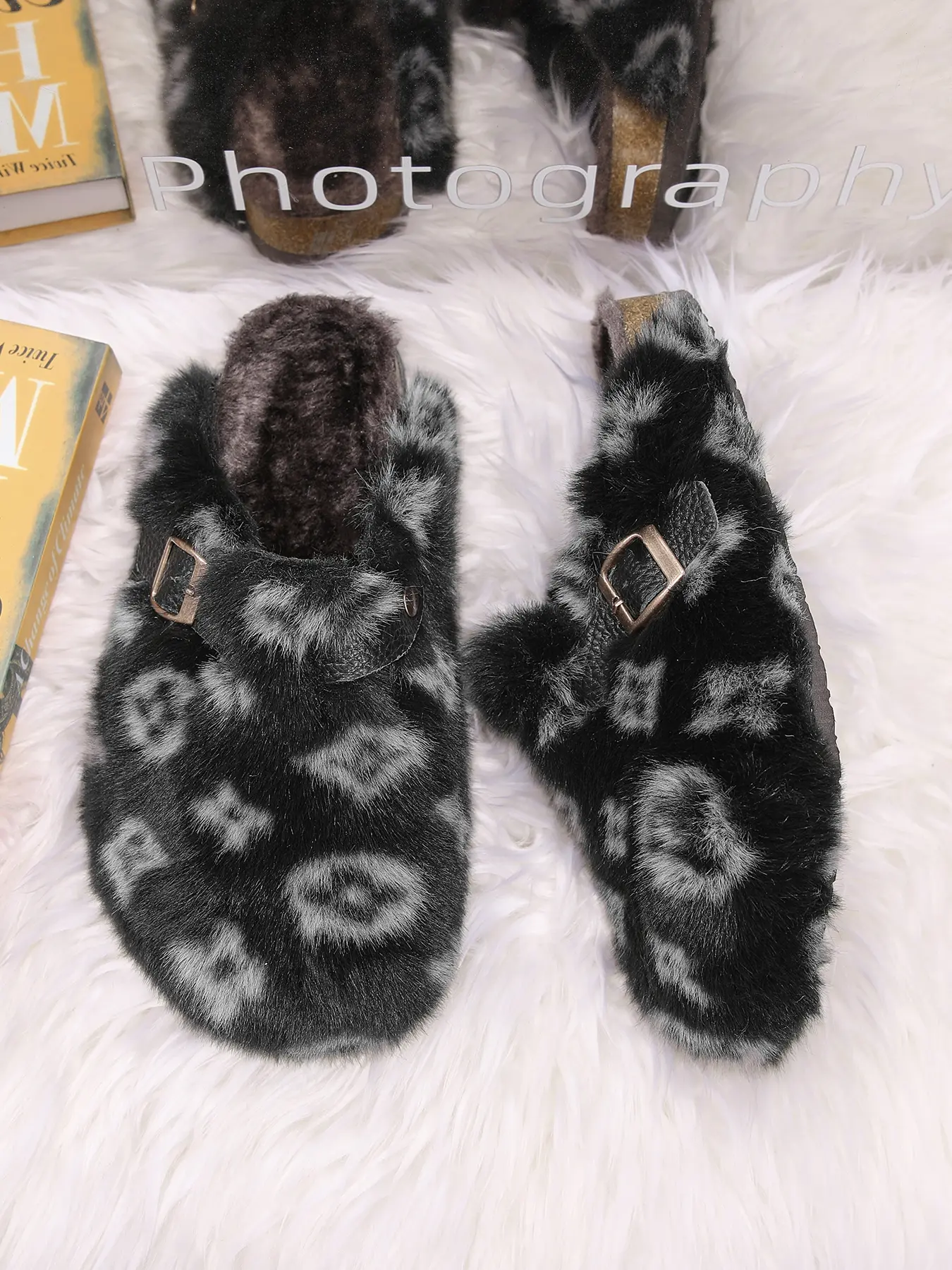 Unisex Winter Faux-Fur Slippers, Warm Fuzzy Closed-Toe Clogs with Faux-Leather Buckle Strap and Anti-Slip Thick Sole for Indoor and Light Outdoor Wear, Perfect Gift