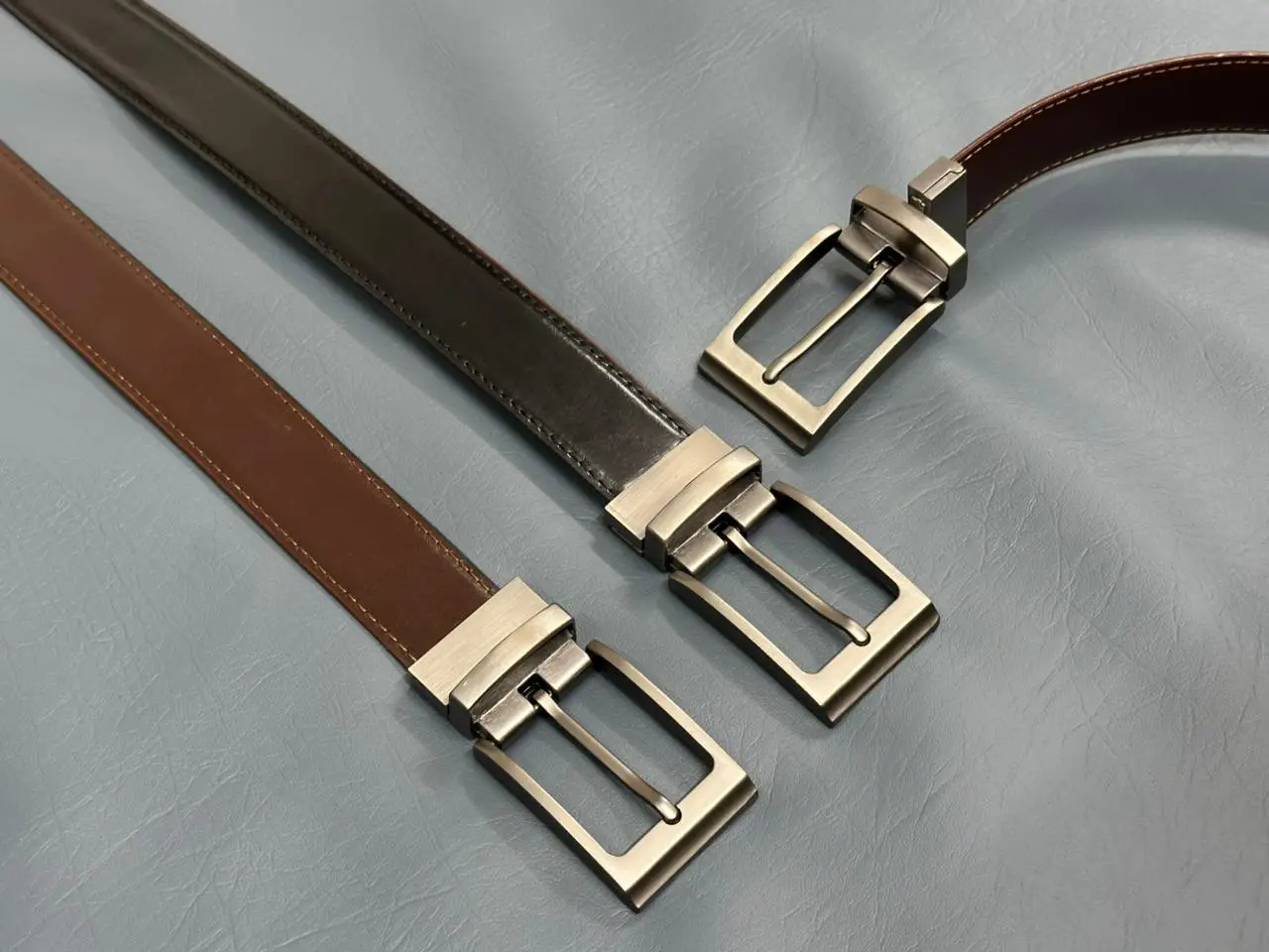 Men's Reversible Hook of Genuine Leather Belt - Black & Brown Dual Sided leather Belt, 1.5" Wide, With Rotating Buckle - Versatile for Casual, Business Formal Use, Ideal Men's Gift Leather Belt