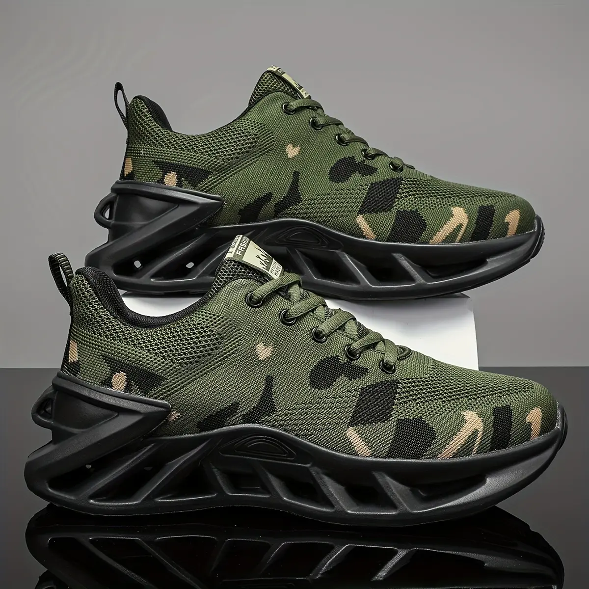 Men's Camouflage Sneakers, Low Top Running Shoes with Breathable Textile Mesh, Slip-Resistant EVA Sole and Lace Closure for Outdoor Wear, Breathable Slip-Resist., Low Top Lace-Up, Casual Jogging Shoes, Running Athletic Shoes