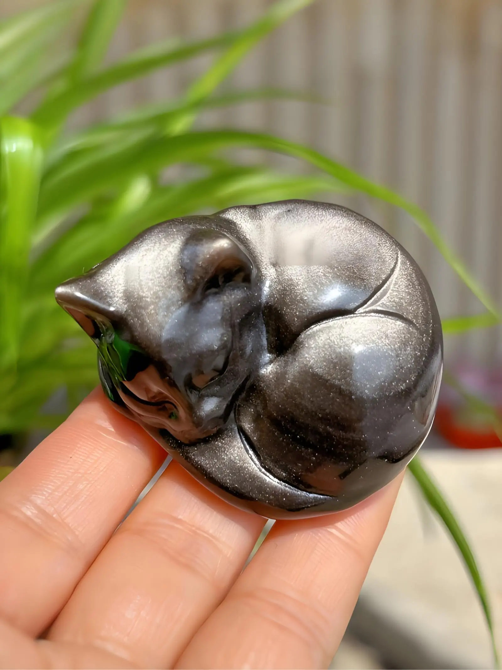 Random Silver Obsidian Sleeping Cat Carving, Crystal Carving, Cute Animal for Reiki Healing Home Decor, Crystal Decorative Ornaments, Good Luck Symbol, Best Gifts for Creative Jewelry Ornament Decoration