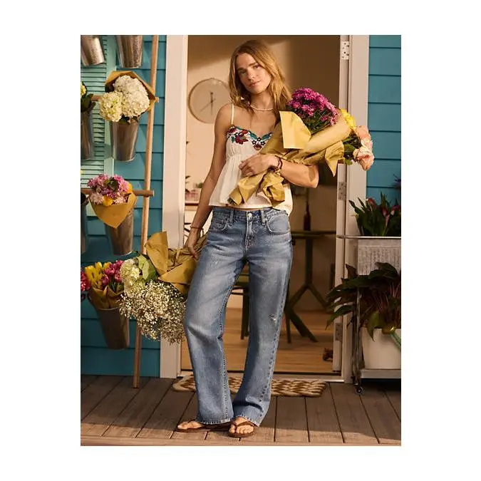 AE Low-Rise Classic Straight Jean