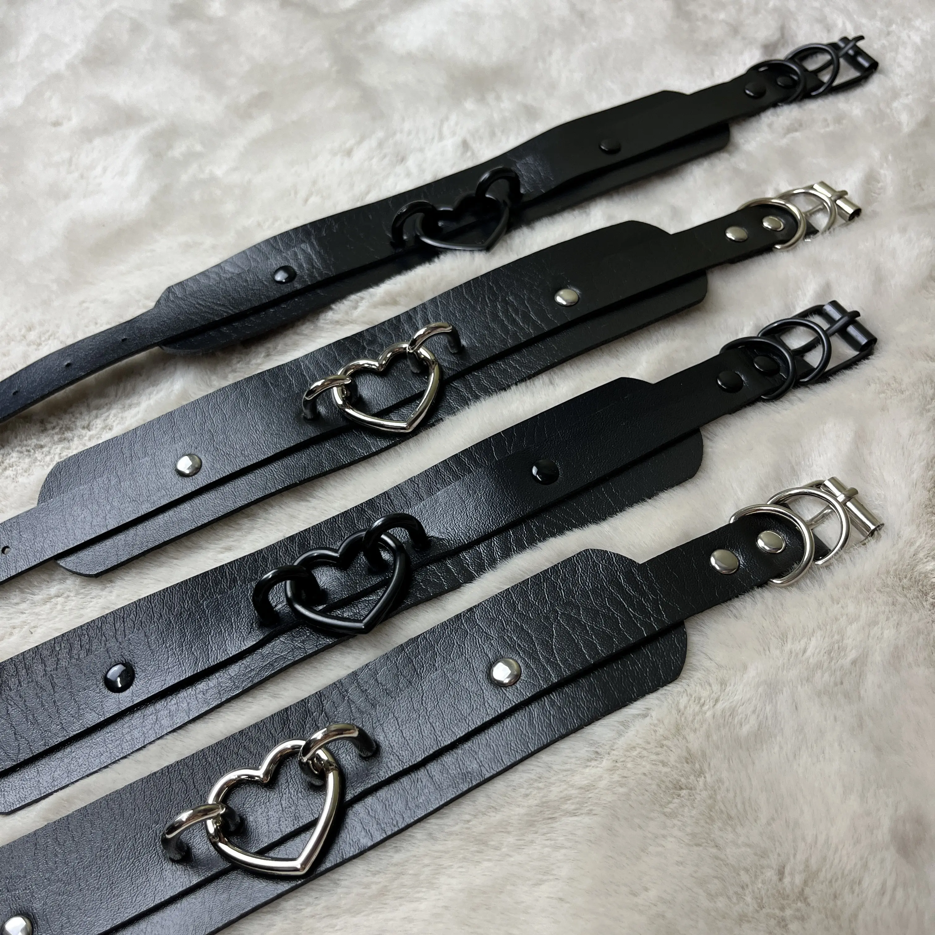 Ravenheart Elegance: Heart Ring Faux Leather eGirl Choker - Black
