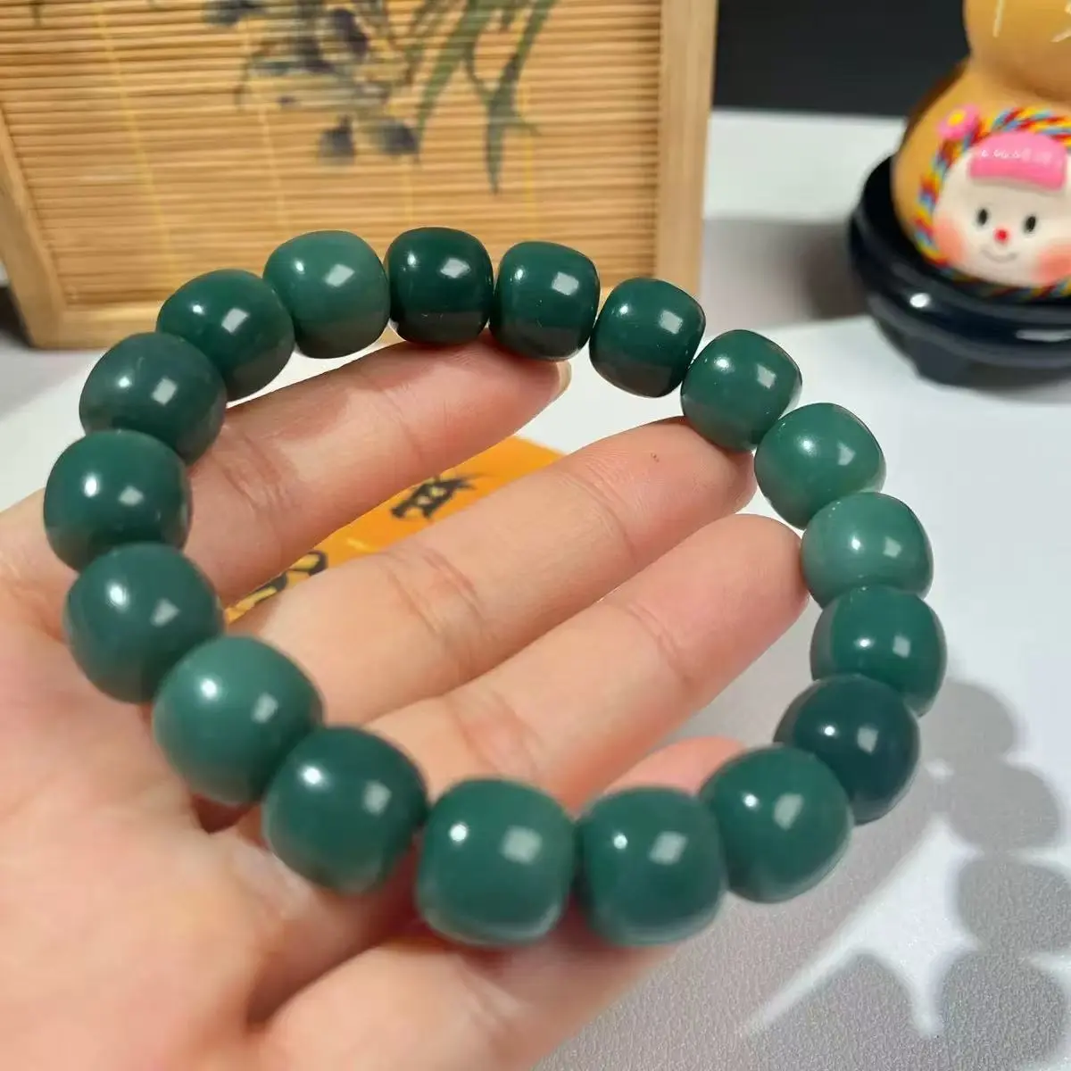 Green Smooth Round Praying Bodhi Bead Bracelets, Lightweight Minimalist Stackable Costume Jewelry for Daily Wear