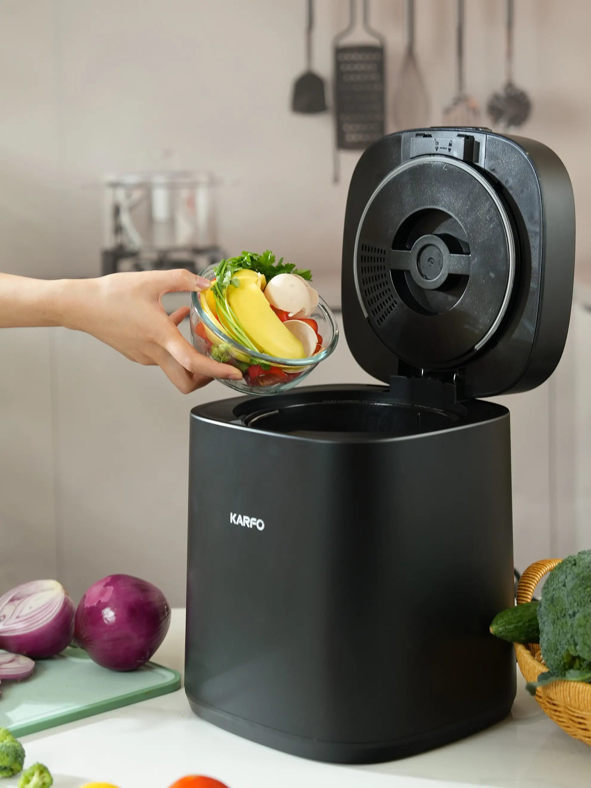 Karfo Electric Composter for Kitchen, Smart Compost Bin Outdoor/Indoor, Odorless Single-Button Auto Operation, Turn Food Waste to Fertilizer for Plants, Food Waste Compost Machine (Black)