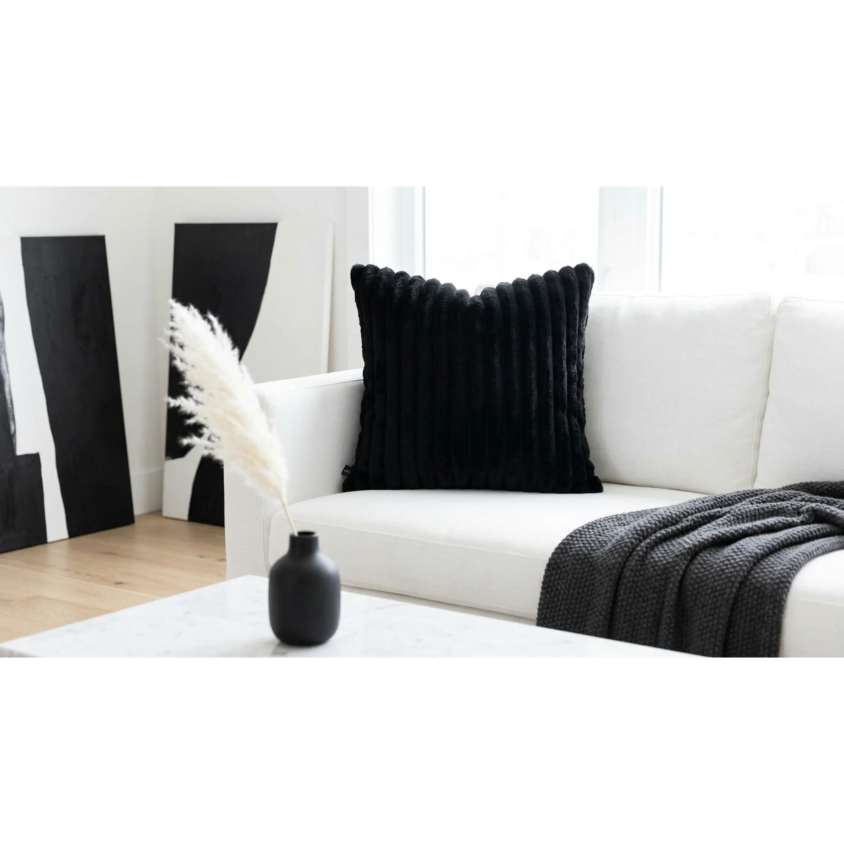 RAGNAR BLACK UNI PILLOW