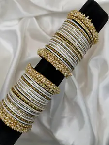 Zeenat Pearl Gajra Bangle Set