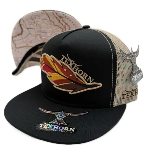 Texhorn Pluma Otoño Black Texhorn Cap with Feather Emblem and World Map Design for Stylish Outfits