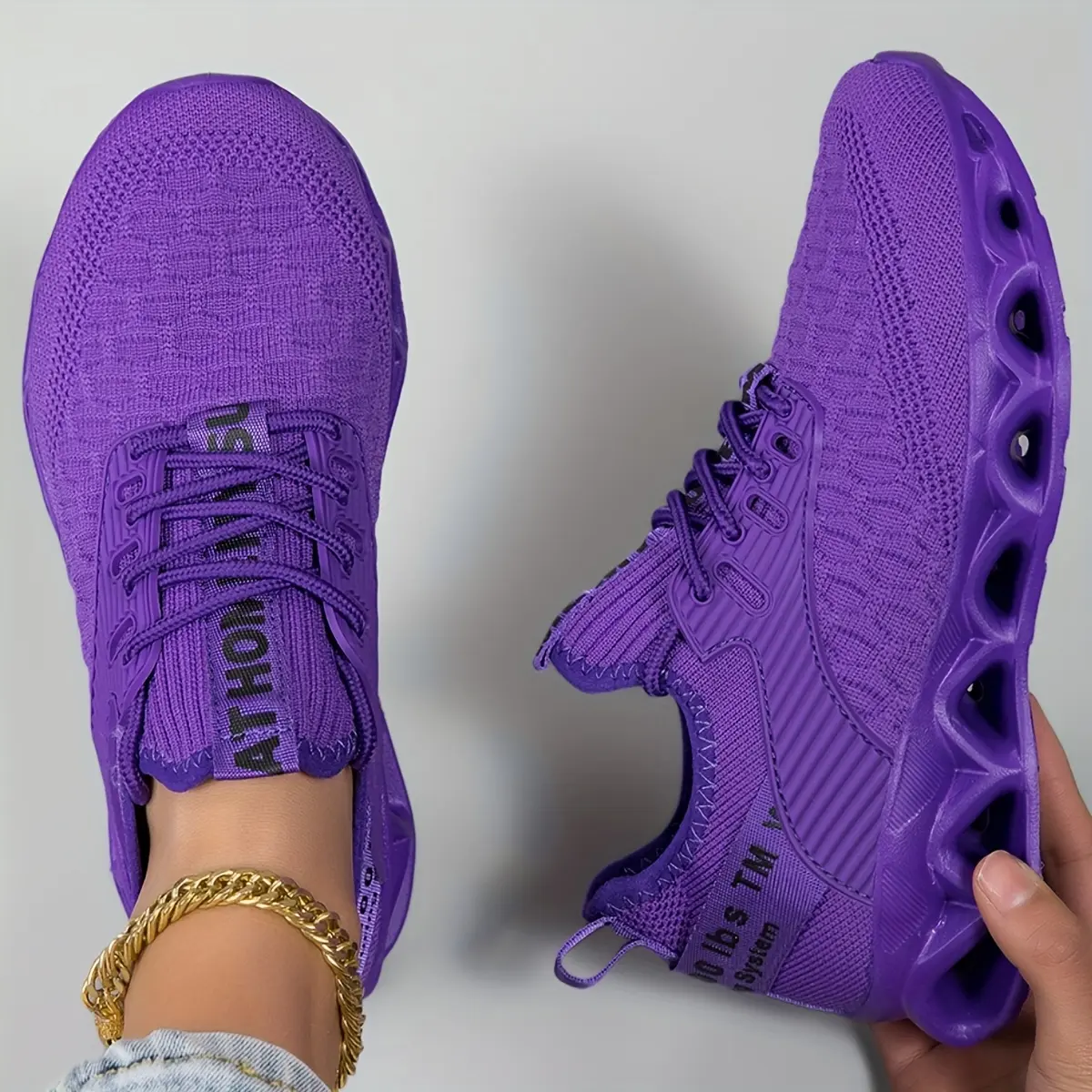 A pair of purple platform sneakers for men and women, couples, four seasons can wear mesh breathable running shoes, lightweight soft-soled walking shoes, men are suitable for travel, daily leisure walking, birthday gifts, women's shoes