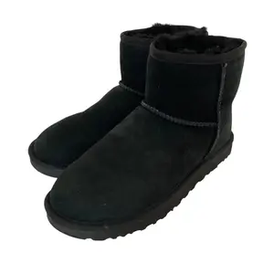 Pre-owned UGG Suede Small Leather Goods Classic Mini II Sheepskin Boots
