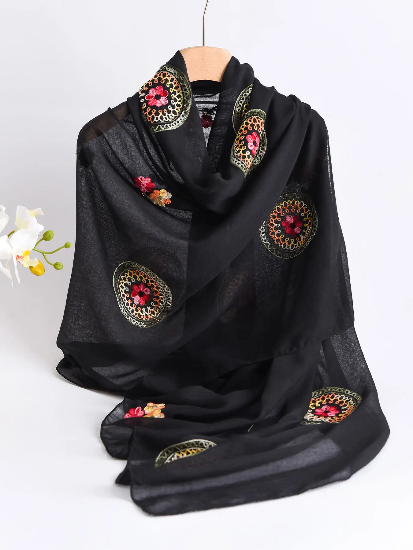 Women's Elegant Floral Embroidered Scarf Shawl, Boho Style Scarf, Fashion Shawl, Scarf Wrap, Multifunctional Headscarf, Outdoor Decoration, Sun Protection Beach Towel, Perfect Mother's Day Gift, Embroidery Shawl
