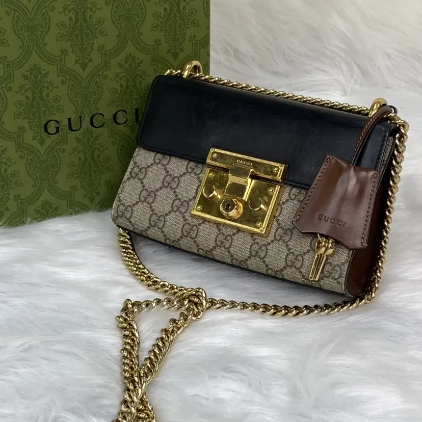 Pre-owned GUCCI leather Shoulder Bags Padlock Medium Shoulder Bag (GG Supreme Canvas)