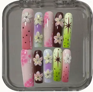 Cora--Customized Nails Picked In Liveroom