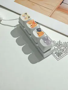Cute Cat 4-Key Fidget Keyboard Keychain, Mechanical Clicker Stress Relief Toy with Lanyard, Kawaii Cat Face Pattern Fidget Pad, Aesthetic Desk Accessory for Teens & Adults, Anti-Anxiety Fidget Toy for ADHD