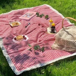 Red and white checkered lace picnic mat – a waterproof, portable, multifunctional blanket suitable for camping, beach outings,  | Picnic accessories and travel/holiday gifts (not for direct food contact).
