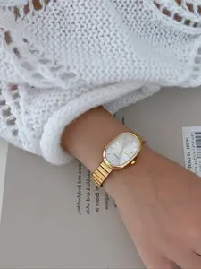 Elegant Small Round Vintage Luxury Women's Watch, Modern Trendy Watch, Stylish Golden Band Quartz Analog Timepiece for All Seasons, Perfect Gift for Her