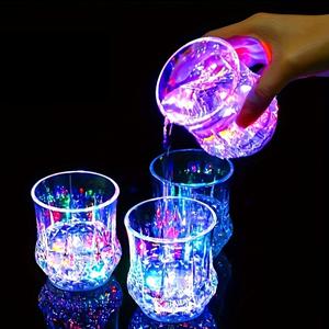 Father's Day Gift 2-4-6Pack Liquid Activated LED Flash Crystal Drink Set, Multicolor Water-Activated Auto-Light-Up Glowing Plastic Tumblers for Bar Party Decor, Festive Gift for Christmas Thanksgiving (Plastic Construction）Decorative Light-Up Cup