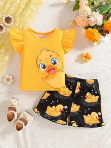 Girls' summer set with yellow duck print ruffled sleeves and short sleeves, paired with ruffled hem shorts of the same element, cute daily and playful outfit