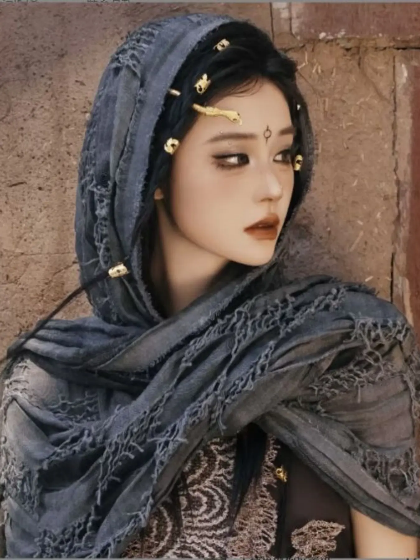 Dune Wasteland Hooded Shawl with Viking Brooch, Medieval Cloak, Renaissance Costume Accessory, Cosplay, Cosplayer, Lady, All Seasons Wear, Costume Use