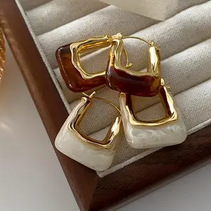 1 Pair Elegant U-shaped Hoop Earrings, Vintage Style, Resin Exquisite Clasp Earring Design For Sophisticated Look Thick Studs