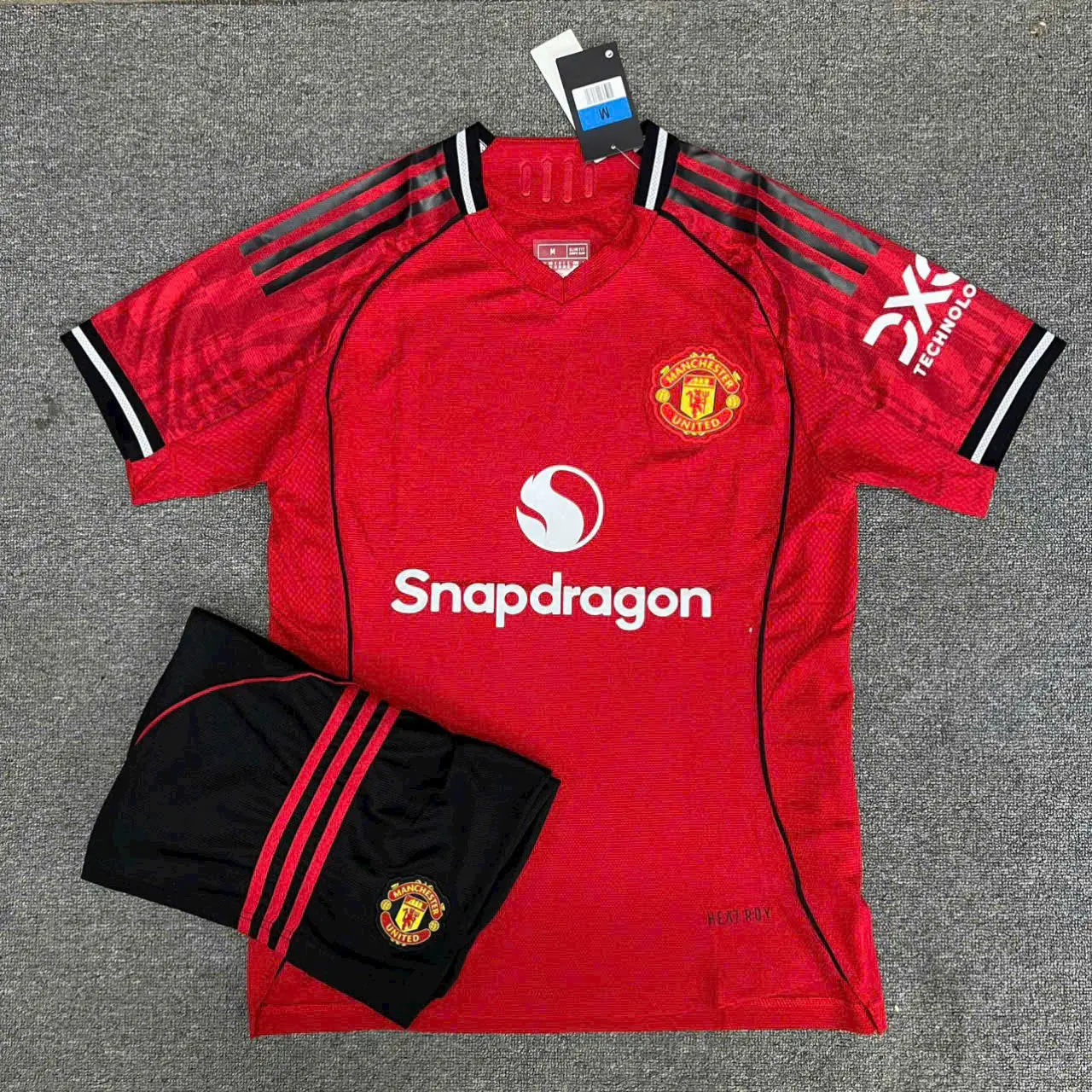 Manchester United 25/26 Men's Away Football Jersey (Red Version)