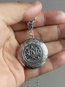 1pc Vintage-Style, Distressed, Ethnic-Inspired Lotus Flower Photo Box Pendant Stainless Steel Necklace: Stylish, Unisex, Casual, Party-Ready, Versatile Necklace Jewelry