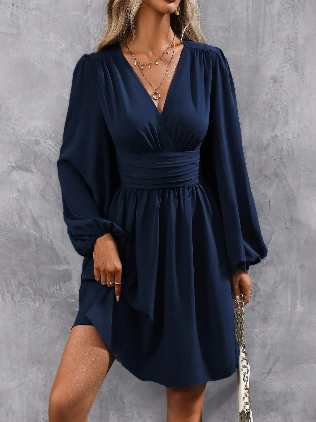 New V-Neck Lantern-Sleeved Fitted Long-Sleeved Solid-Color Dress