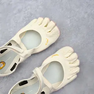 Women's Quick-drying and Breathable Velcro Five-finger Shoes. Suitable for Indoor Pilates / Strength Training