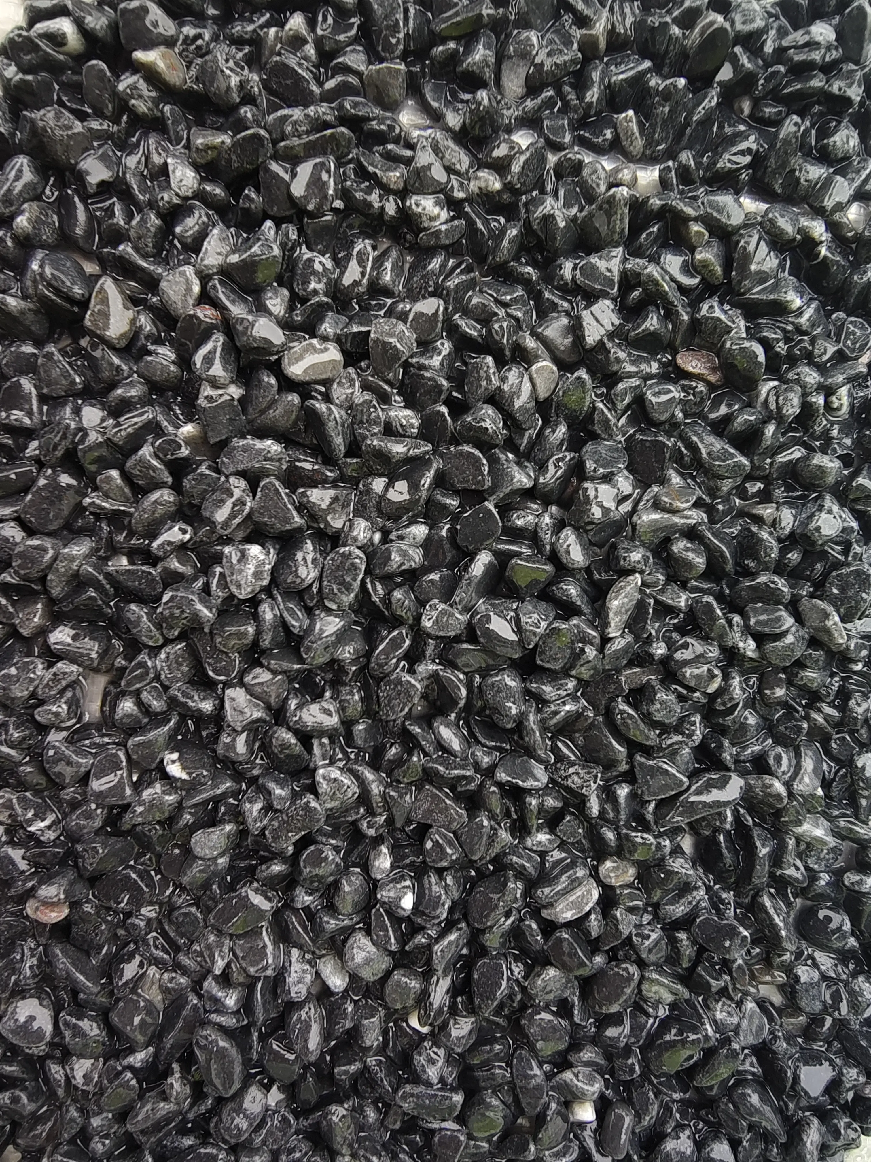 Resin Washed Coated Natural Black Decorative Pebbles, Outdoor Decor for Home Improvement Garden Supplies, Distinctive Look for Outdoor Space Upgrade