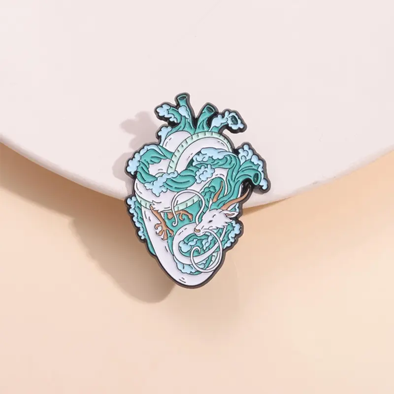 Creative Heart Shaped Dragon Pattern Brooch Clip, Fashion Alloy Badge for Daily Clothing Decor, Trendy All-match & Exquisite Brooch for Birthday Gift, Fashion Accessory, Alloy Brooch Pin