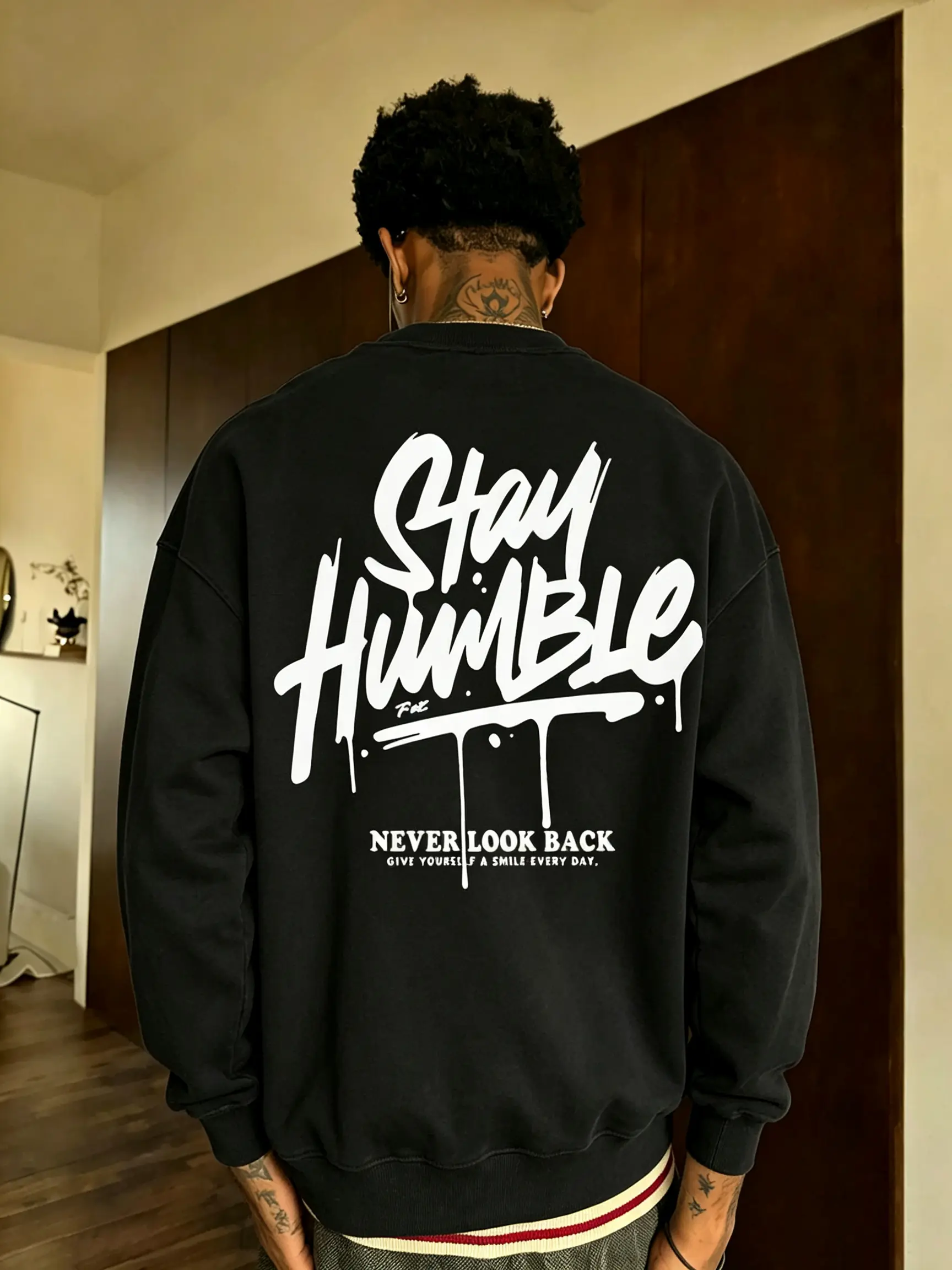 Trendy men’s crewneck sweatshirt, unisex oversized pullover for couples in large sizes, sweatshirt with graffiti lettering graphic on the back, vintage streetwear loose-fit crewneck top, “Stay Humble Never Look Back” aesthetic sweatshirt for the back-to-s