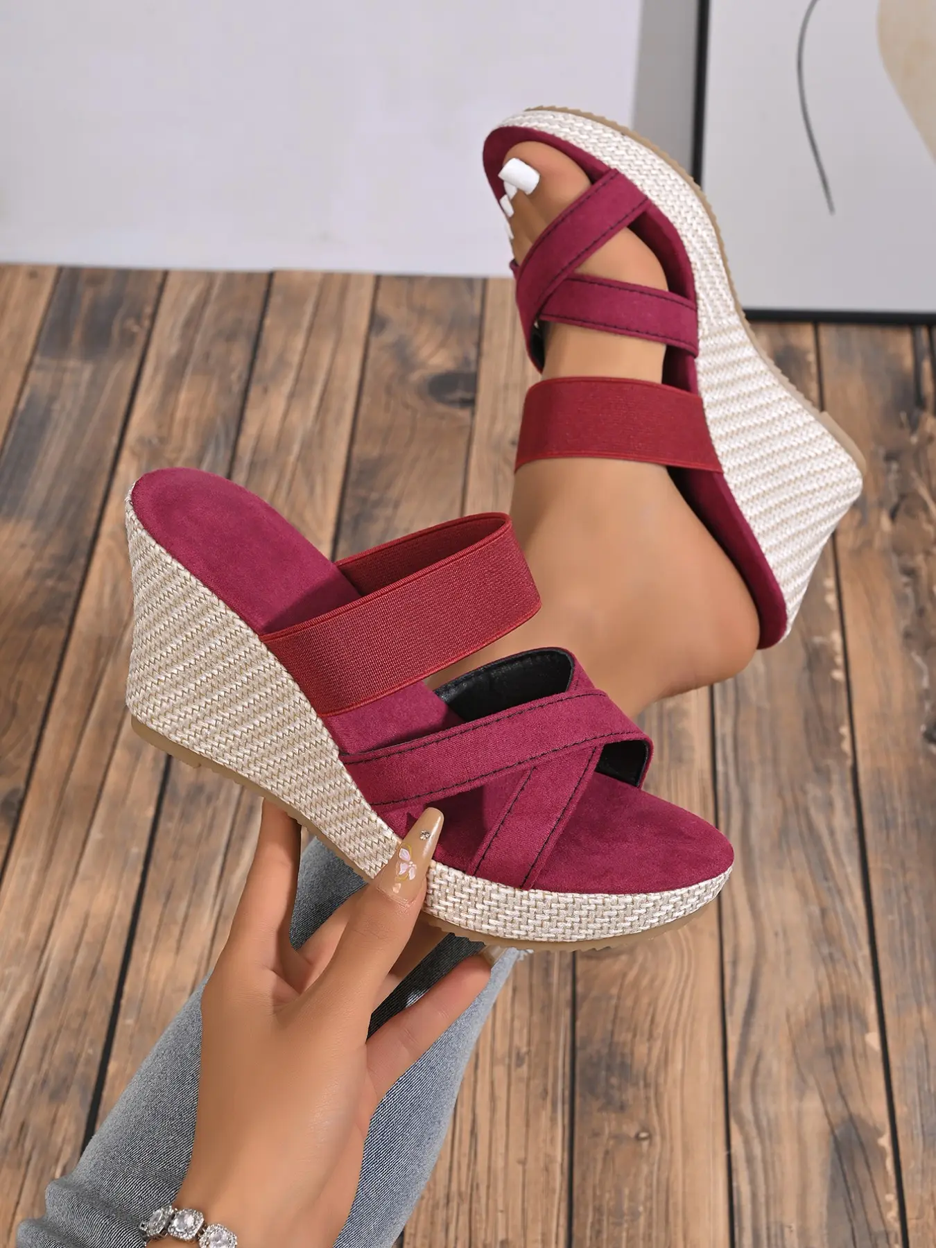 Women's new summer comfortable and soft casual Slope Heel wedge platform sandals, with a cross strap buckle design, essential for everyday simple casual wear, suitable for daily work commuting, and a must-have for summer beach seaside vacations Footwear