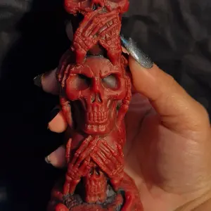 Speak No, Hear No, See No Evil candle (blood red/black)