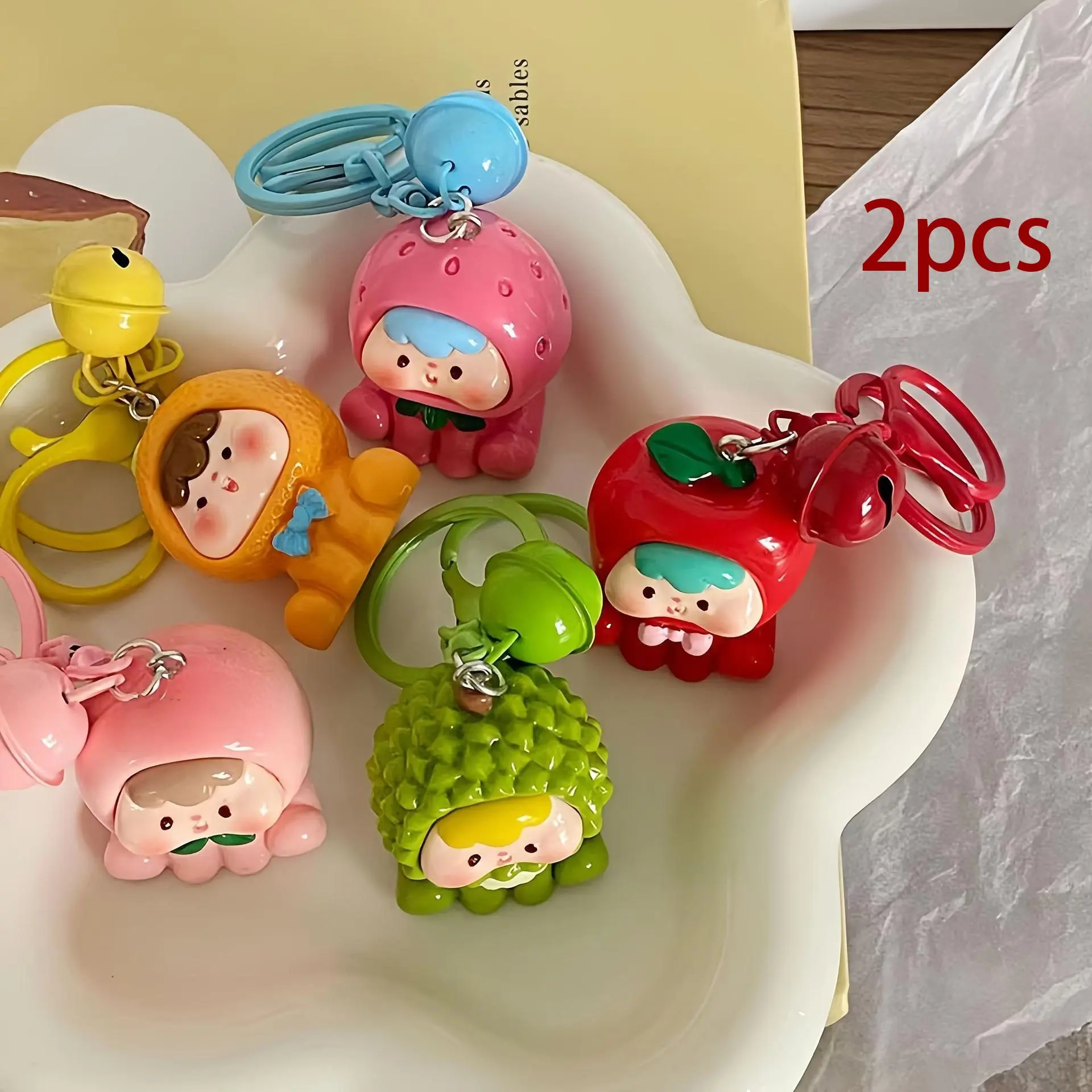 2/20 pieces, resin creative Playful 3D fruit keychain, student accessories gift pendant