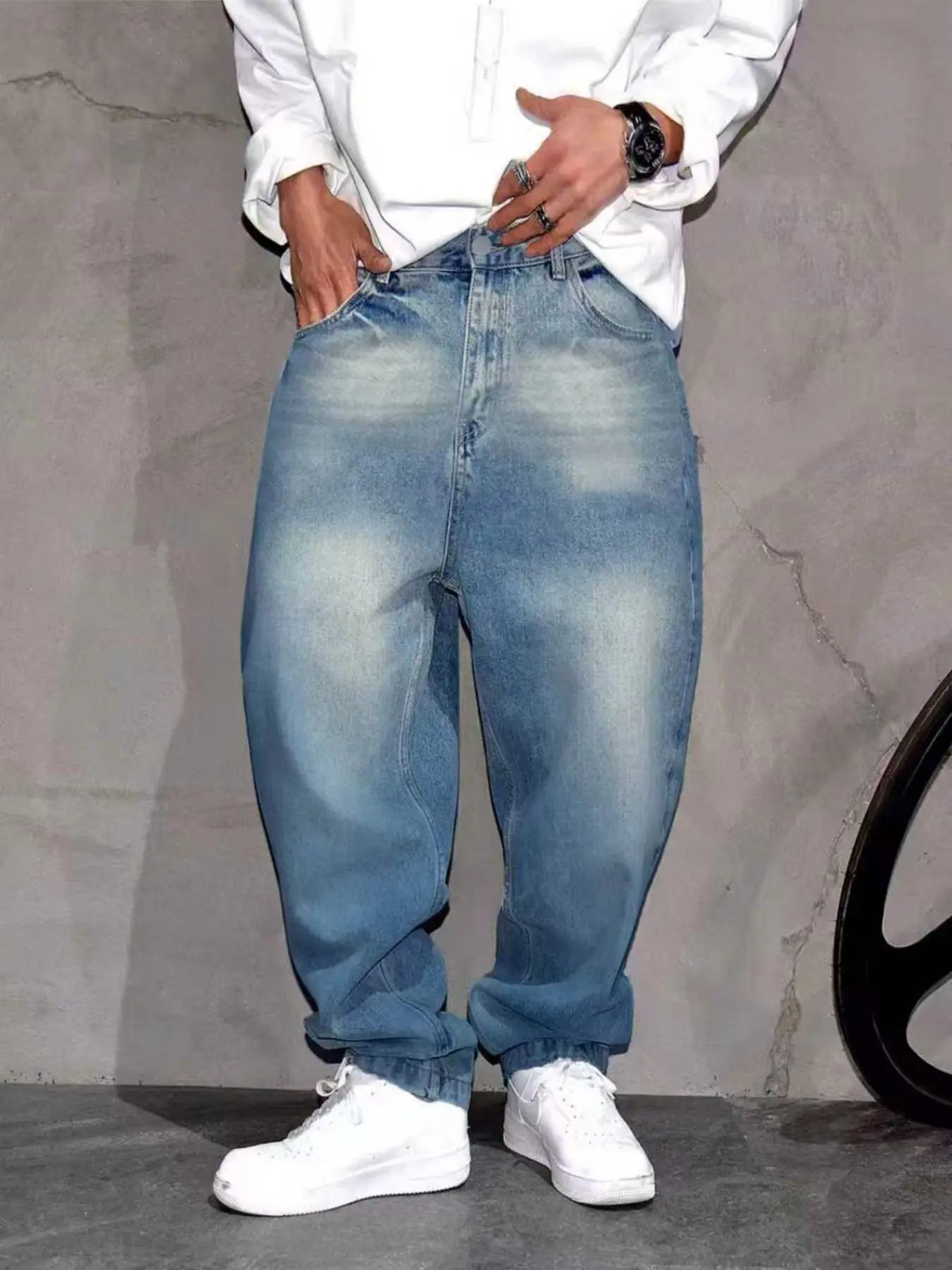 Men's American Regular Fit Vintage High Street Washed Light Blue Plain Straight Loose Denim Jeans, Casual Style, All Seasons, Button Fly Closure, Streetwear Denim Pants