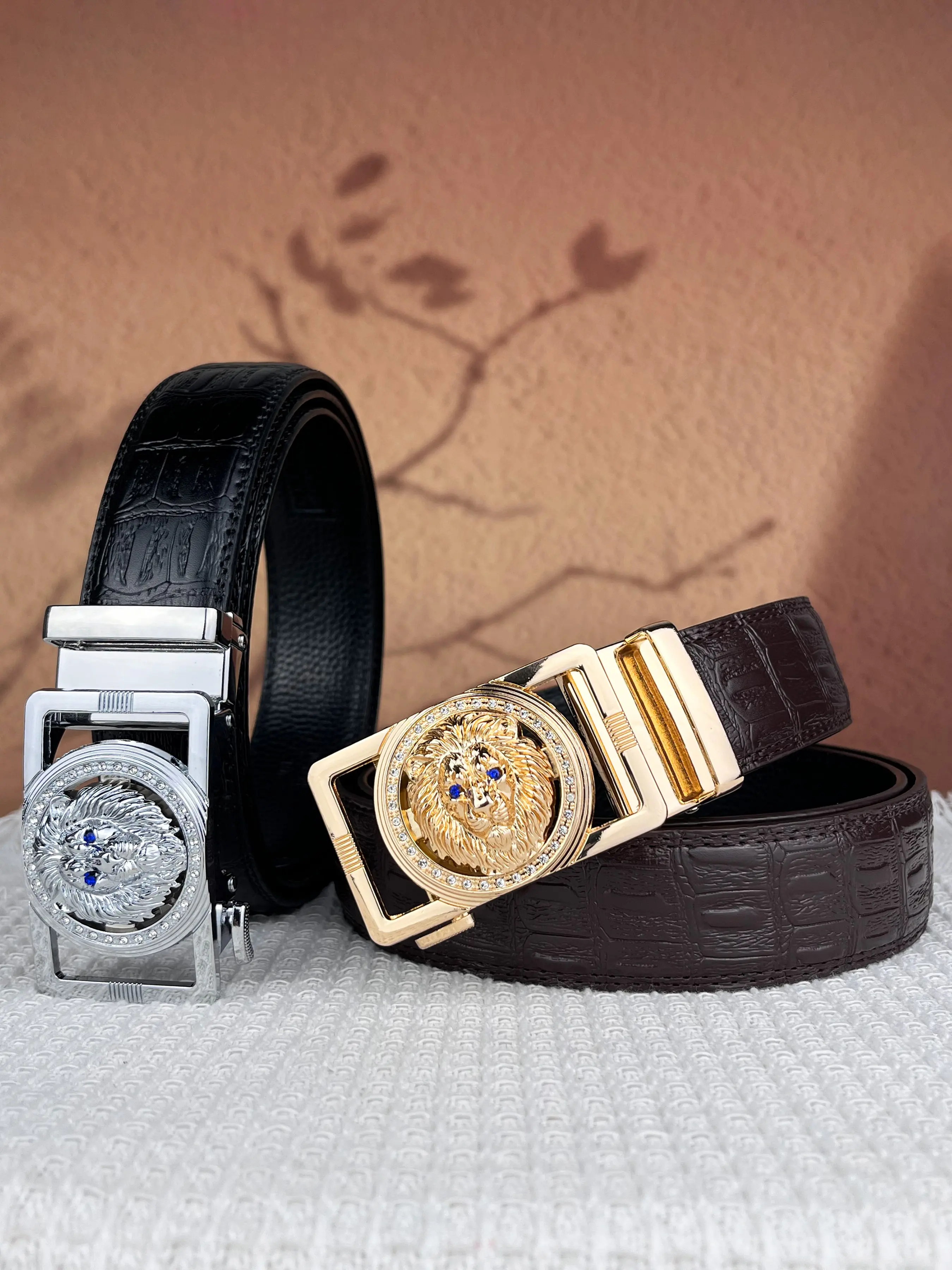 1Pcs men's waist Belt With Buckle, lion head relief alloy automatic buckle belt, rhinestone decoration, hollow design, Decorative Belt, suitable for daily commuting, parties and dances