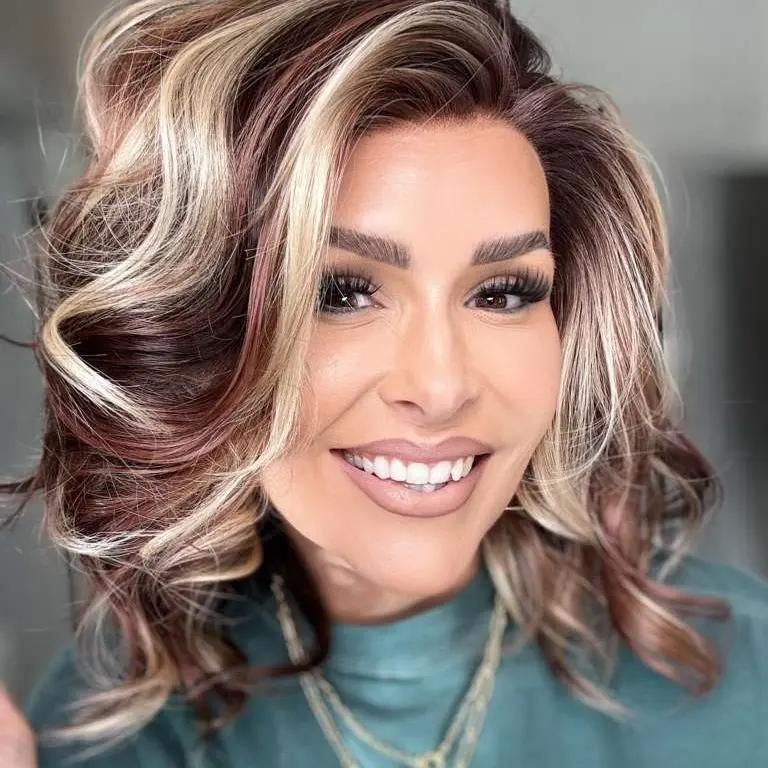 IMstyle Lolita Calico Reddish & Chestnut Brown Platium Blonde Highlight Short Wavy Bob Hairstyle Free Parting Glueless 13*4 Lace Front Wigs Heat Friendly Synthetic Wig for Women Daily Wear