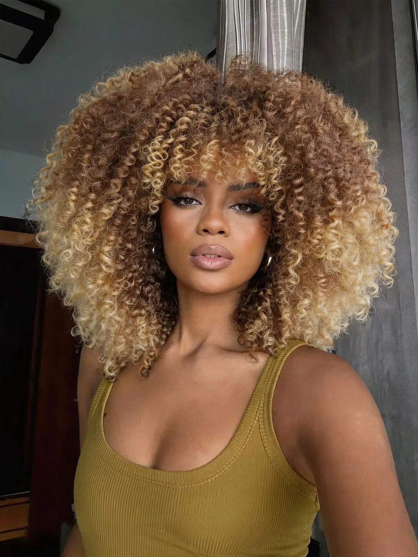 14 Inch Ombre Blonde Afro Curly Wig with Bangs, Short Synthetic Kinky Curly Wig for Women, Shake and Go Glueless Wig for Daily & Party Use, Fashion Fluffy Wigs, Synthetic Machine Wigs