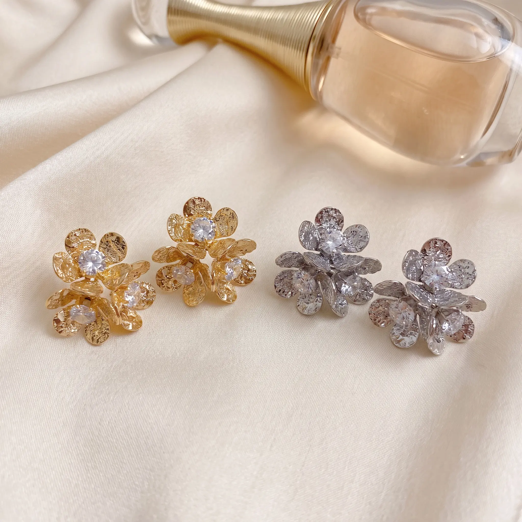 Textured 3D Multi Petal Flower Stud Earrings Gold/Silver Tone for Women, Elegant All-match Daily Clothing Decor Floral Earrings, Ideal Anniversary Birthday Gift